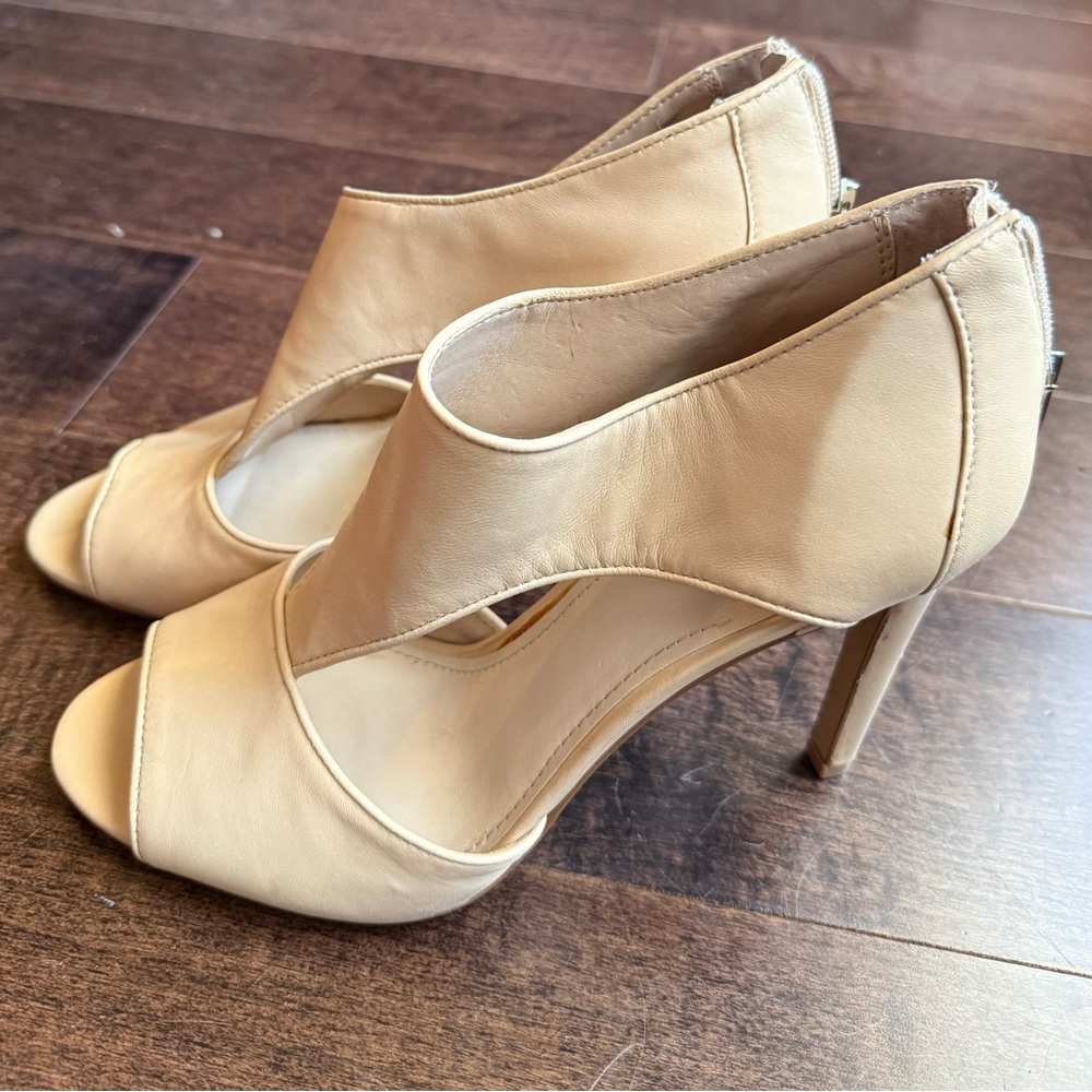 New Vince Camuto Seena Soft Leather Open Toe Sandals Heel shoes SZ 8.5